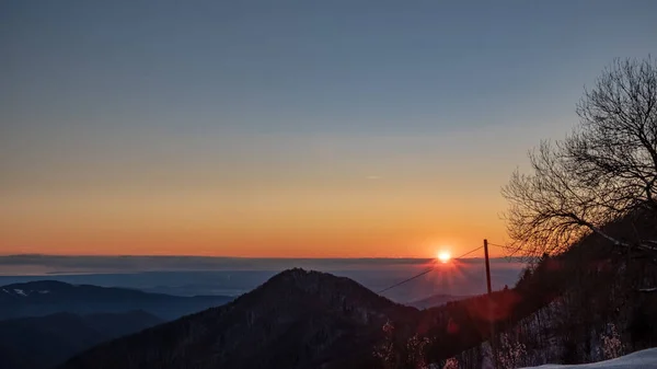 Sonnenuntergang Den Hügeln Zwischen Slowenien Und Italien Einem Eisigen Wintertag — Stockfoto