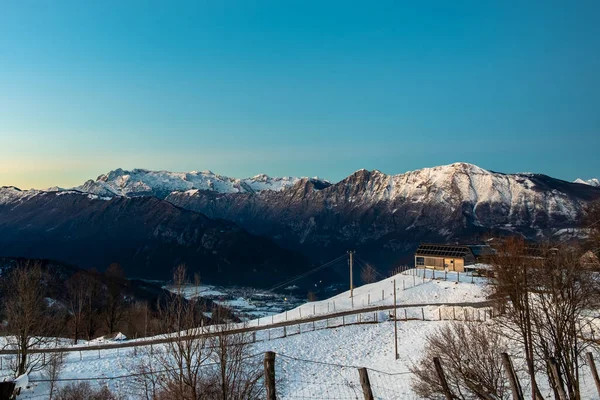 Západ Slunce Horách Mezi Slovinskem Itálií Mrazivém Zimním Dni — Stock fotografie