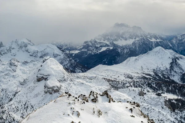 Nuvole Che Trasportano Neve Sulle Alpi Italiane — Foto Stock