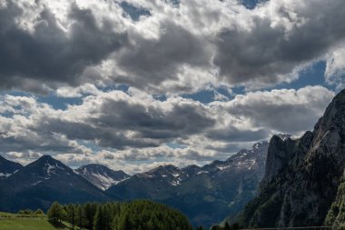 Friuli-Venezia Giulia Alplerinde güneşli bir gün, İtalya