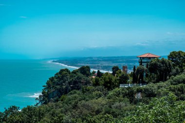Fırtınadan sonra güneş Conero, Marche Bölgesi, İtalya 'ya dönüyor.