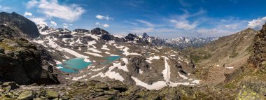 Rutor grubunun dağlarında yaz yürüyüşü günü, La Thuile