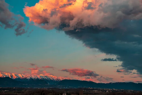 Sole Passa Dietro Nuvole Sulla Campagna Udine Friuli Venezia Giulia — Foto Stock