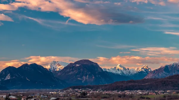 Güneş Bulutların Ardında Udine Friuli Venezia Giulia Talya Kırsalında Ilerliyor — Stok fotoğraf