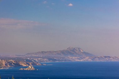 Kos Adası 'ndaki sahilde güzel bir öğleden sonra.