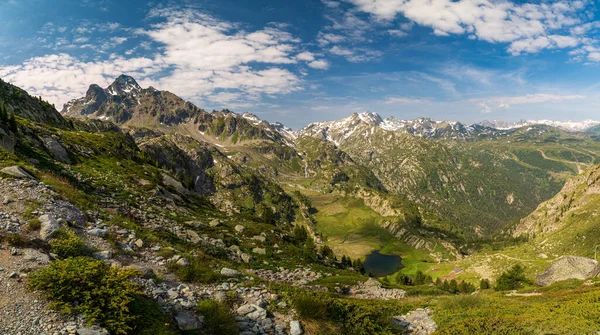 Día Trekking Verano Las Montañas Del Grupo Rutor Thuile —  Fotos de Stock