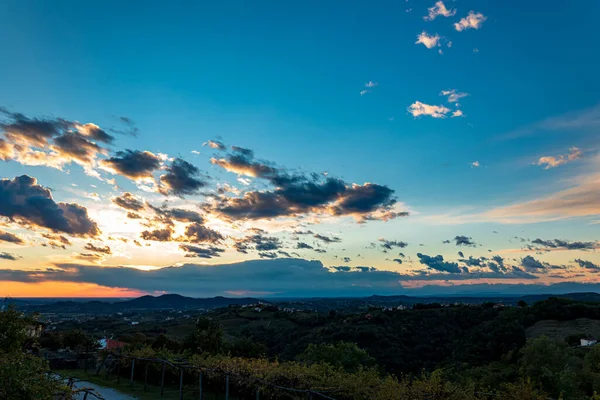 Słońce Zachodzi Nad Winnicami Collio Friuli Venezia Giulia Włochy — Zdjęcie stockowe