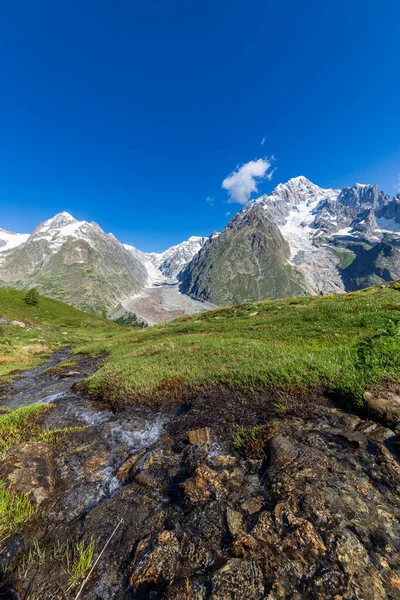 比安科山群中美丽的阿尔卑斯山 — 图库照片