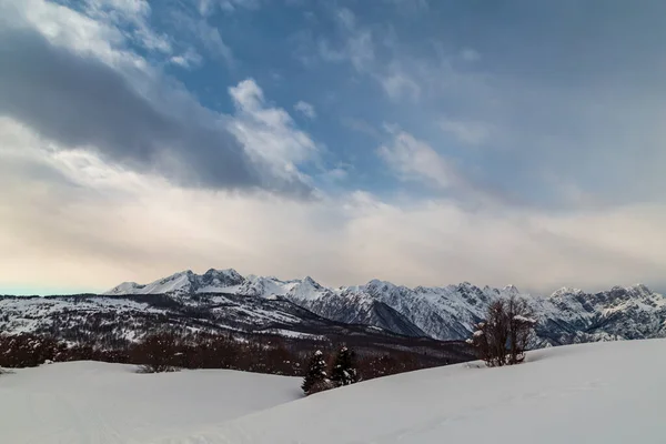 Karniska Alper Efter Ett Stort Snöfall Provinsen Pordenone Regionen Friuli — Stockfoto