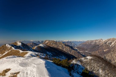 İtalya 'nın Friuli-Venezia Giulia Alplerinde ilkbahar günü