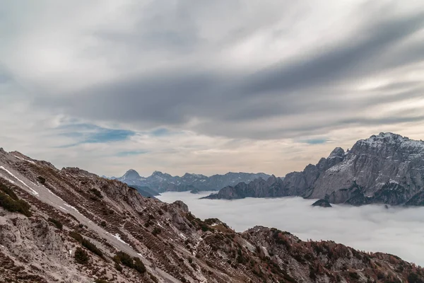 Wolken Vallei Onder Top Van Juliaanse Alpen — Stockfoto