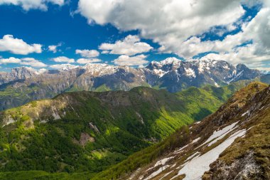 Val di Resia dağlarında güzel bir bahar günü Julian Alps, Friuli-Venezia Giulia, İtalya