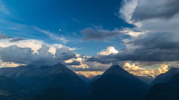 Sommersonnenuntergang Mit Herannahendem Gewitter Den Bergen Des Aostatals — Stockfoto