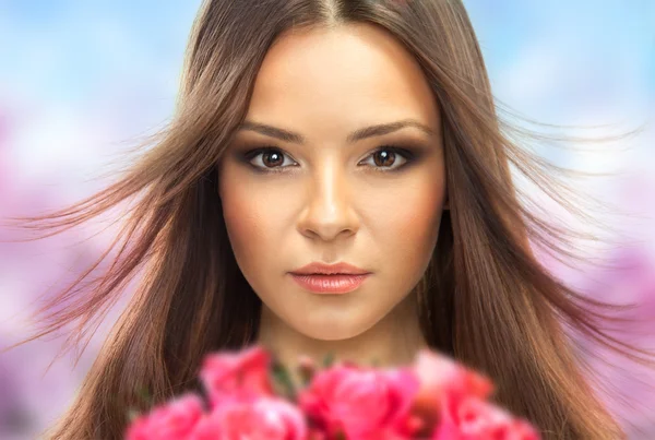 Beautiful Girl With Flowers. — Stock Photo, Image