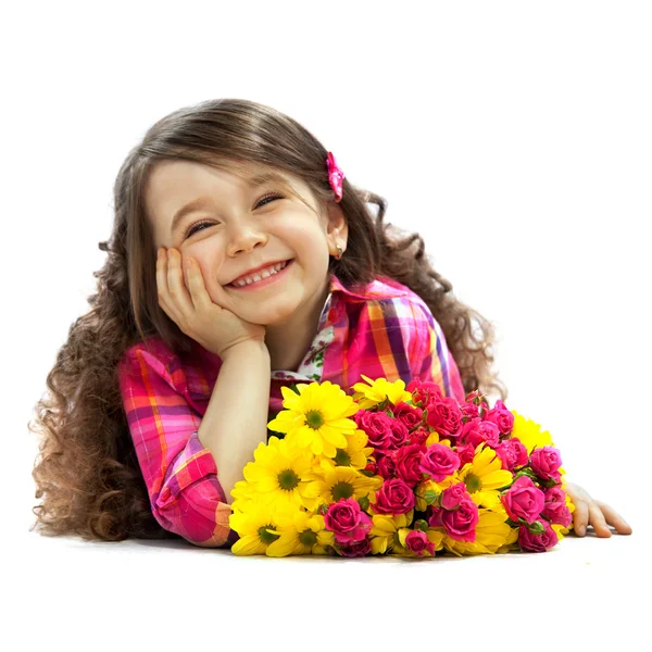 Улыбающаяся девушка с большим букетом цветов — стоковое фото