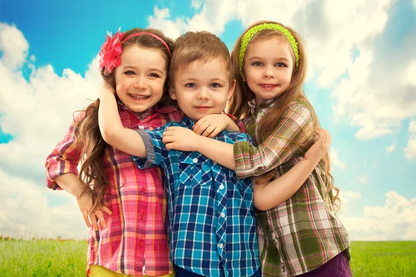 Kids hugging each other — Stock Photo, Image