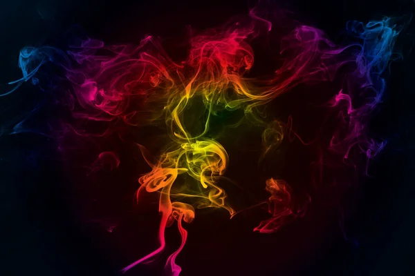 Ett Färgstarkt Rökspiralmönster Regnbågens Färger Svart Bakgrund — Stockfoto