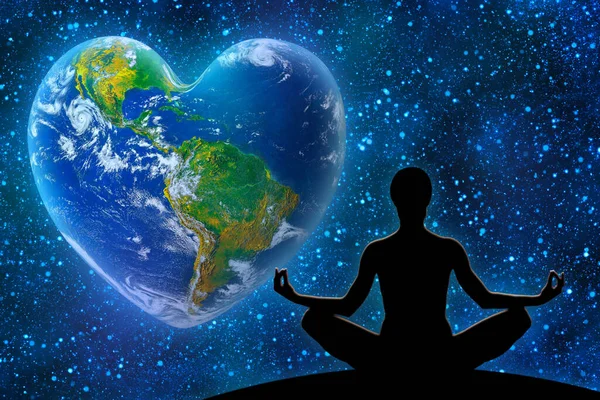 Фигура Женской Йоги Фоне Вселенной Земля Форме Сердца Экологии Концепции Лицензионные Стоковые Изображения