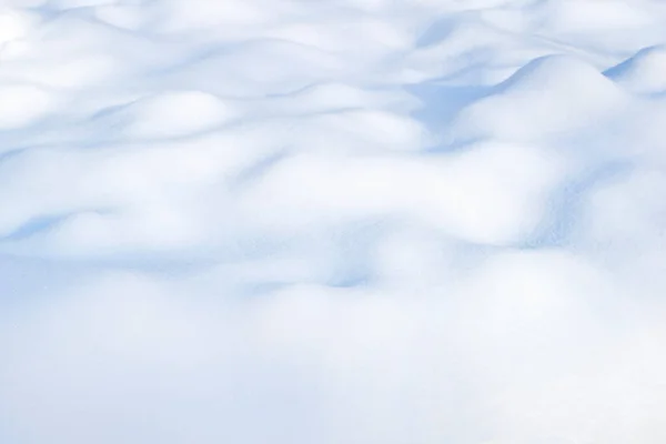 Zonnige Winter Witte Sneeuw Achtergrond Met Blauwe Tinten Van Drifts — Stockfoto