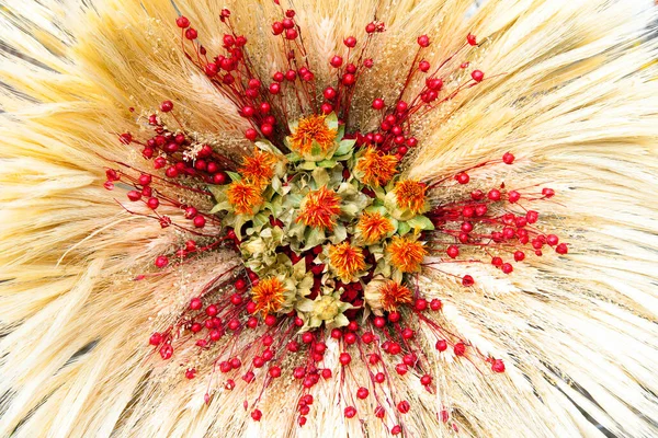 Pełne Tło Ramki Dekoracyjny Bukiet Kolorowych Suchych Kwiatów Pszenicy Złotej — Zdjęcie stockowe