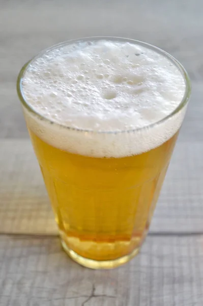 Ein Bayerisches Pils Steht Auf Dem Tisch — Stockfoto