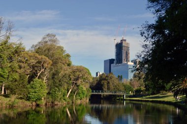 Sydney 'nin batısındaki Parramatta Park' tan Parramatta şehrinin manzarası.