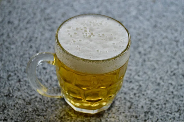 Nowozelandzkie Piwo Szklance Stole — Zdjęcie stockowe