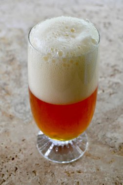 Masada bardakta bir İskoç birası