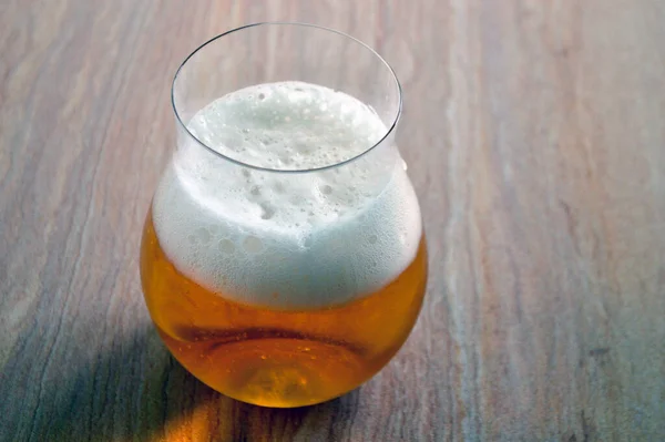 Ein Golden Ale Glas Auf Dem Tisch — Stockfoto