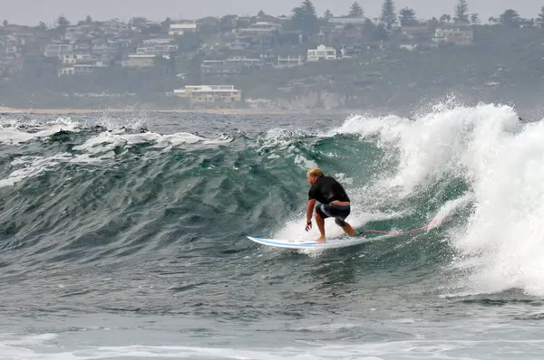 Surfař Akci Fairy Bower Poblíž Manly Beach Sydney Austrálie — Stock fotografie