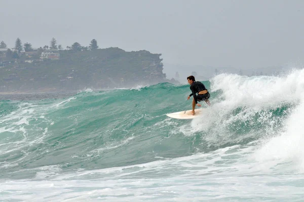 Surfař Akci Fairy Bower Poblíž Manly Beach Sydney Austrálie — Stock fotografie