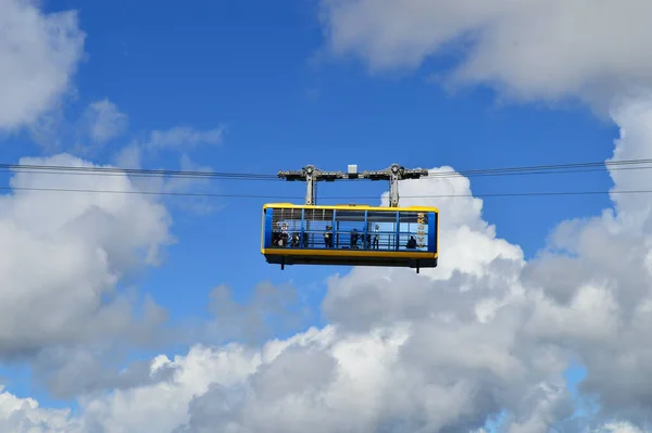 风景如画的天桥缆车漂浮在澳大利亚蓝山Katoomba山谷上空 — 图库照片