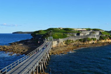 Çıplak Ada 'yı Sidney, Avustralya' daki La Perouse 'a bağlayan tahta yolun manzarası.