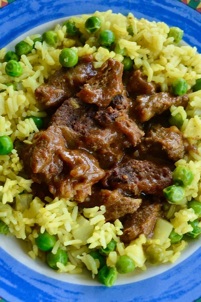 Rindfleisch Korma Mit Basmatireis Und Erbsen — Stockfoto