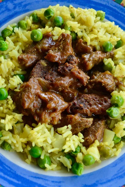 Rindfleisch Korma Mit Basmatireis Und Erbsen — Stockfoto