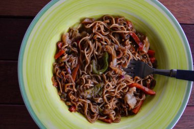 mi goreng and vegetables on a plate