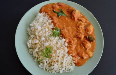 Tavuk Tikka Masala Curry ile Basmati pirinç