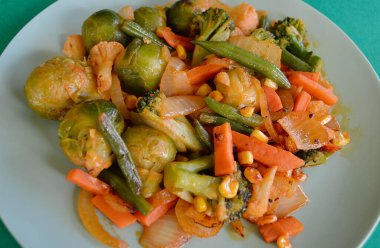 Stir fried vegetables with sriracha sauce