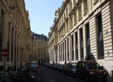 paris sokaklarında.