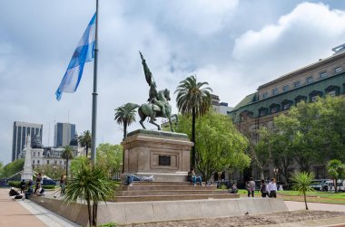 Buenos Aires - 18 Eylül - 18 Eylül 2014 tarihinde Buenos Aires 'te General Manuel Belgrano' nun binicilik anıtı.