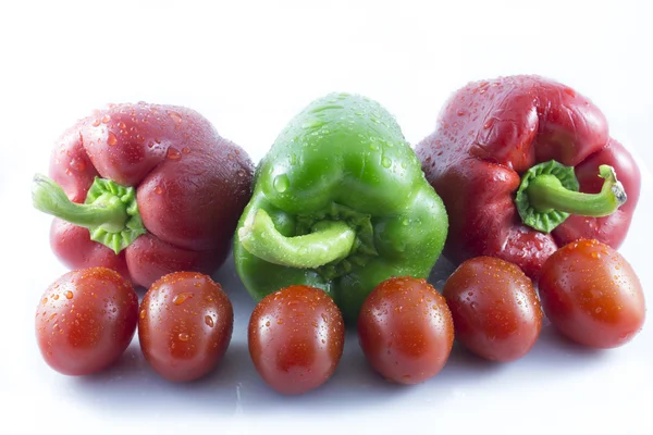 Rojos y pimientos verdes — Foto de Stock