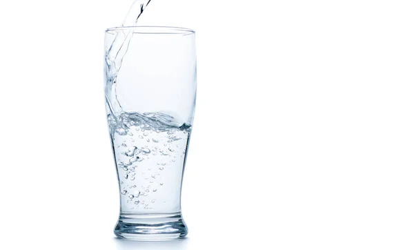 Esvaziamento Água Vidro Pilsner Transparente Isolado Fundo Branco Vidro Conceito — Fotografia de Stock