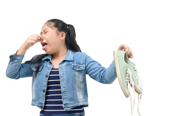 Menina Asiática Jovem Sentindo Infeliz Com Cheiro Ruim Tênis Sapatos — Fotografia de Stock