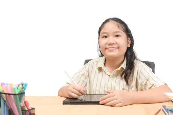 Happy Girl Student Scrive Tablet Digitale Studiare Casa Isolata Sfondo — Foto Stock