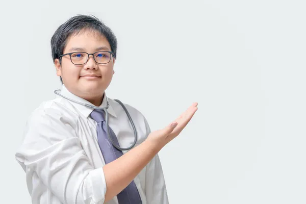 Arzt Kind Mann Arzt Hält Etwas Der Leeren Hand Isoliert — Stockfoto