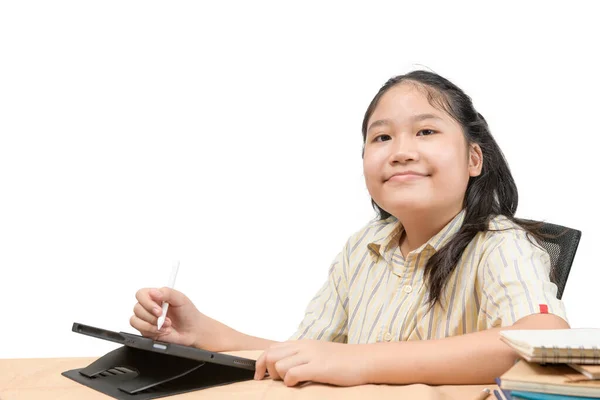 Estudiante Chica Feliz Escribe Tableta Digital Para Estudiar Casa Educación —  Fotos de Stock