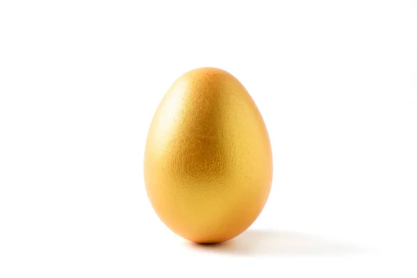 Dourado Ovo Páscoa Isolado Fundo Branco — Fotografia de Stock