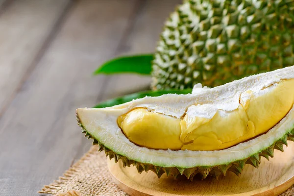 Puangmanee Durian Drewnianej Płycie Drewnianym Tle Mały Durian Bardzo Pyszne — Zdjęcie stockowe