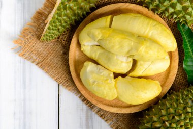 Uzun Laplae Durian 'ın ahşap tabakta en pahalı ve lezzetli manzarası. Tayland 'da nadir bulunur.