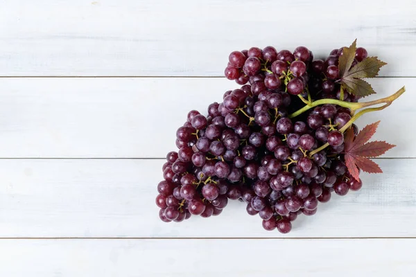 Champagne Druiven Witte Houtondergrond Champagne Druiven Zijn Zeer Klein Groeien — Stockfoto